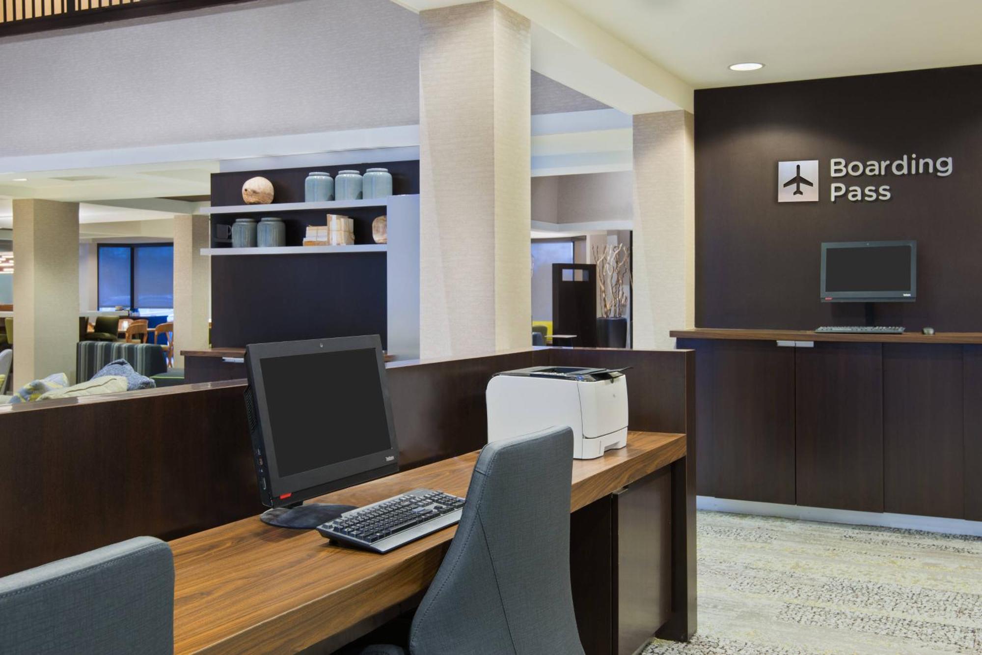 Courtyard By Marriott Springfield Airport Hotel Ngoại thất bức ảnh